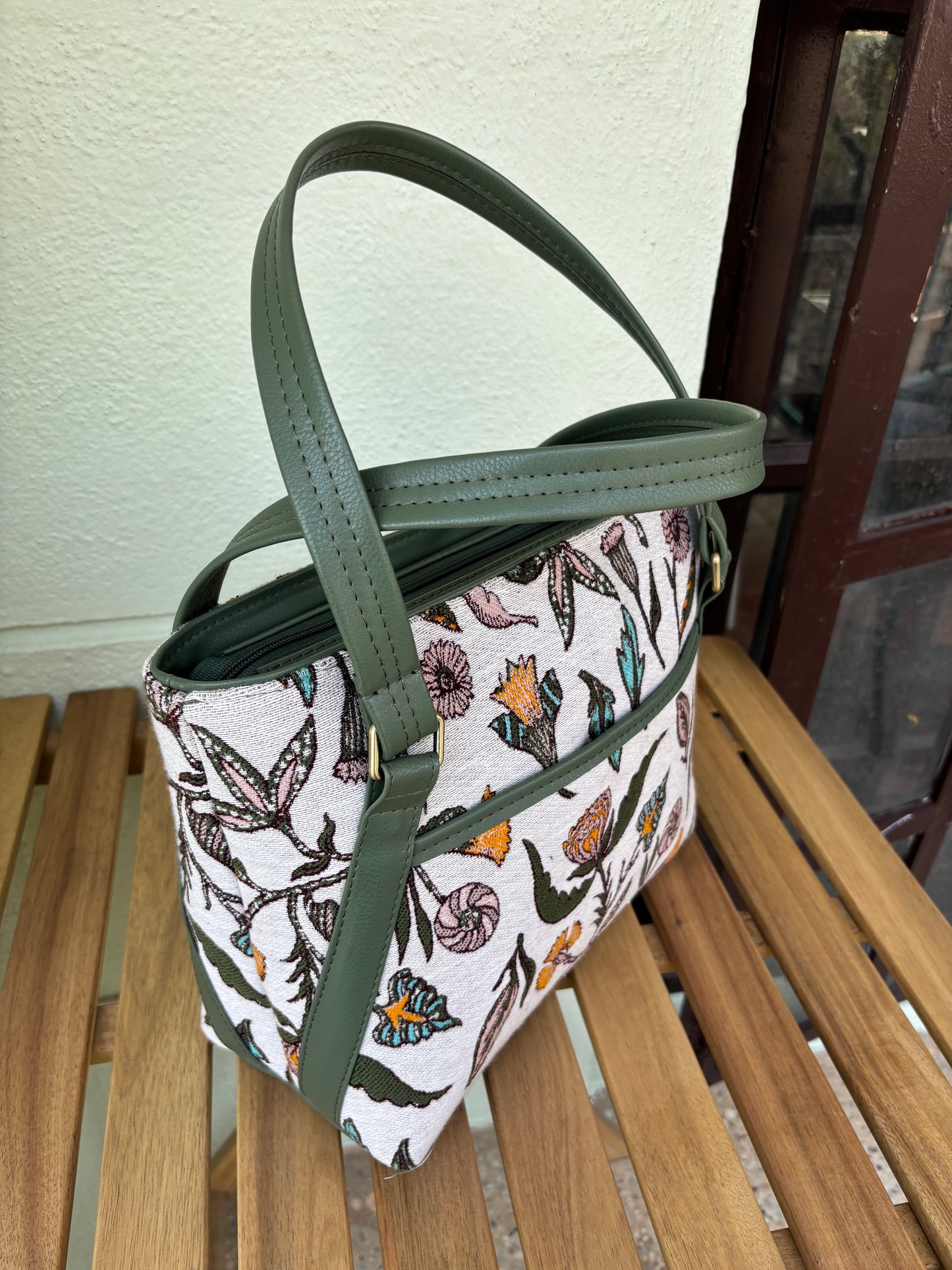 Botanic Charm Tote