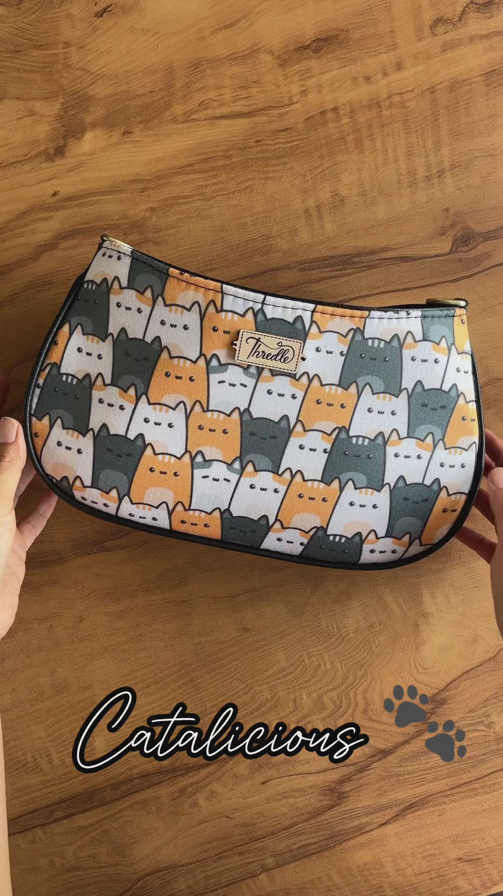 Video of the Catalicious Baguette Bag: front, inside and strap